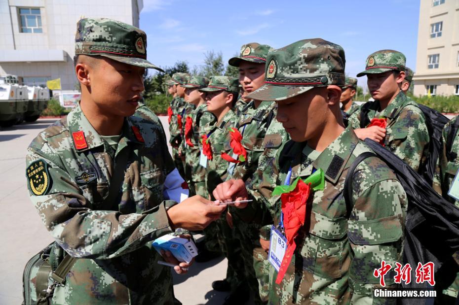70余名山东籍新兵从戎新疆警营的第一天