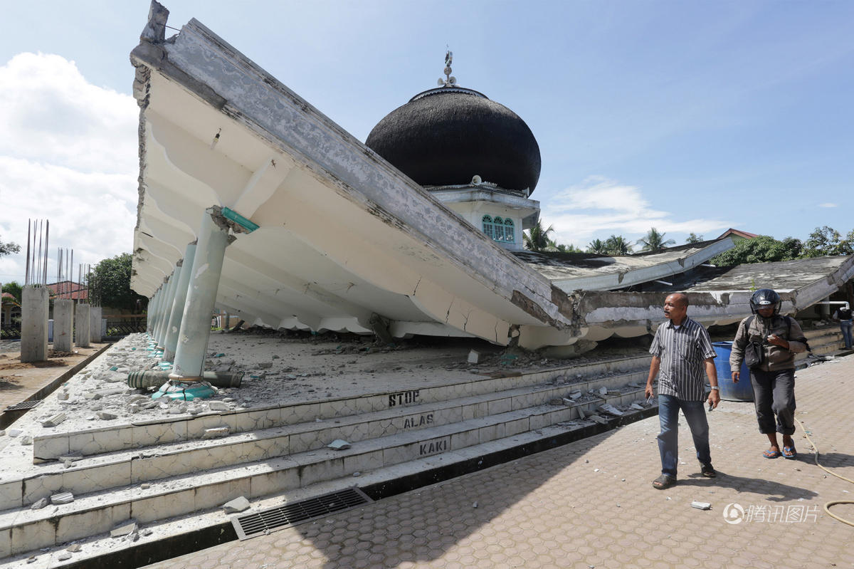 印尼6.5级强震已致上百人丧生