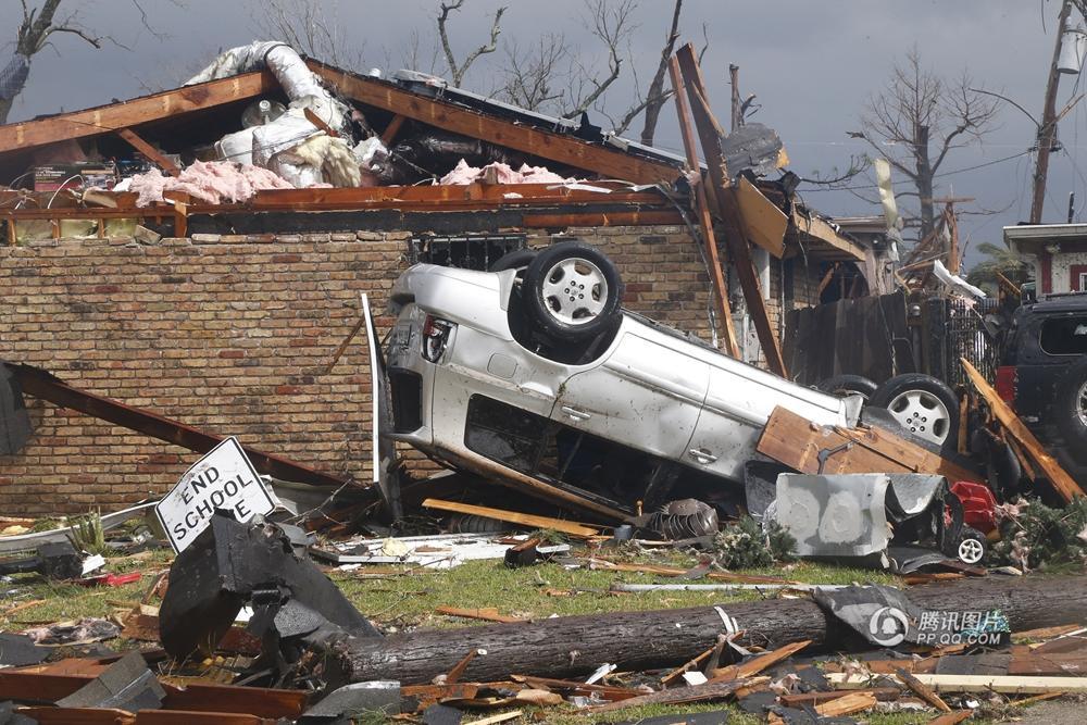 美国新奥尔良遭龙卷风袭击 25人受伤