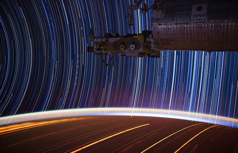 NASA宇航员拍摄壮美“星空轨迹”