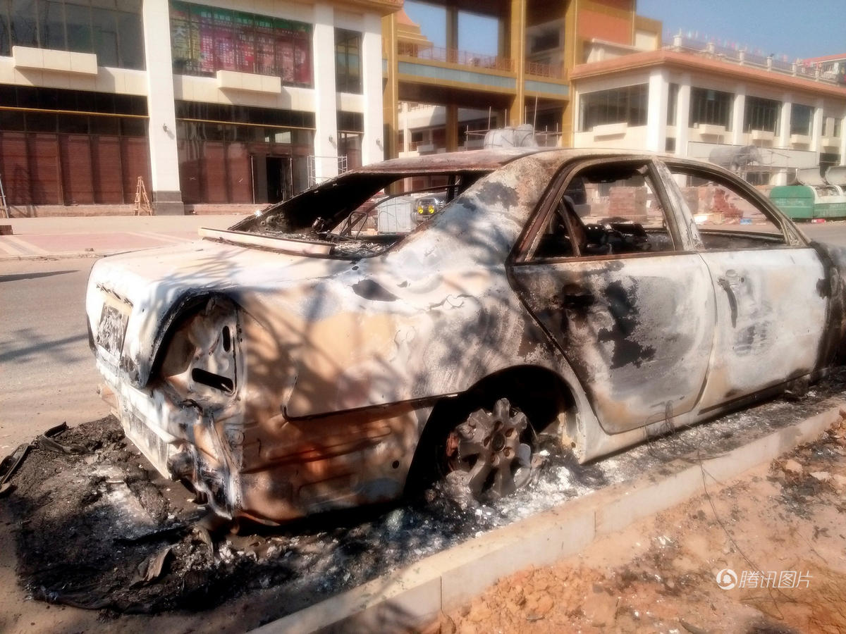 缅北果敢再起冲突车辆被烧 大批居民逃离