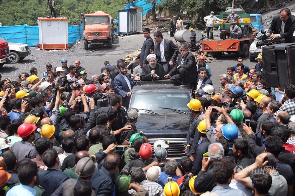 伊朗总统到访矿难现场 遭愤怒家属围堵