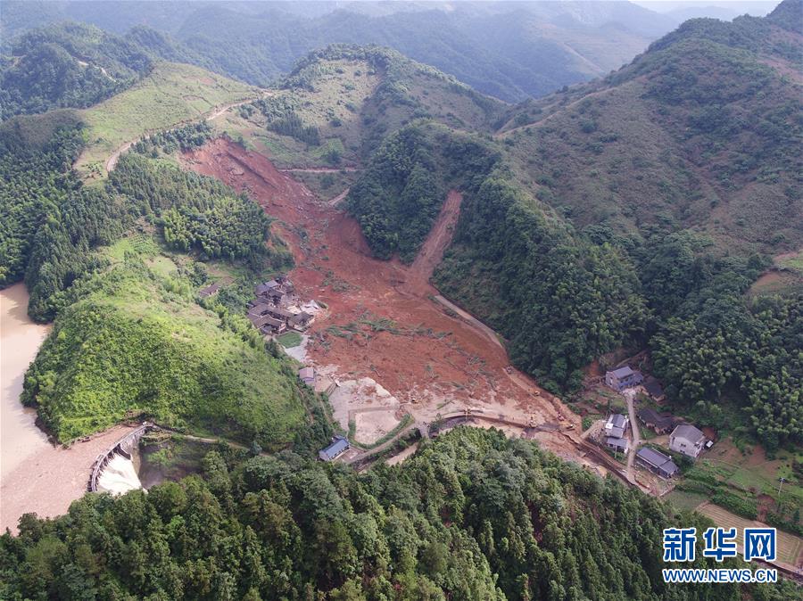 湖南宁乡县特大暴雨引发泥石流 3死5失联多人受伤