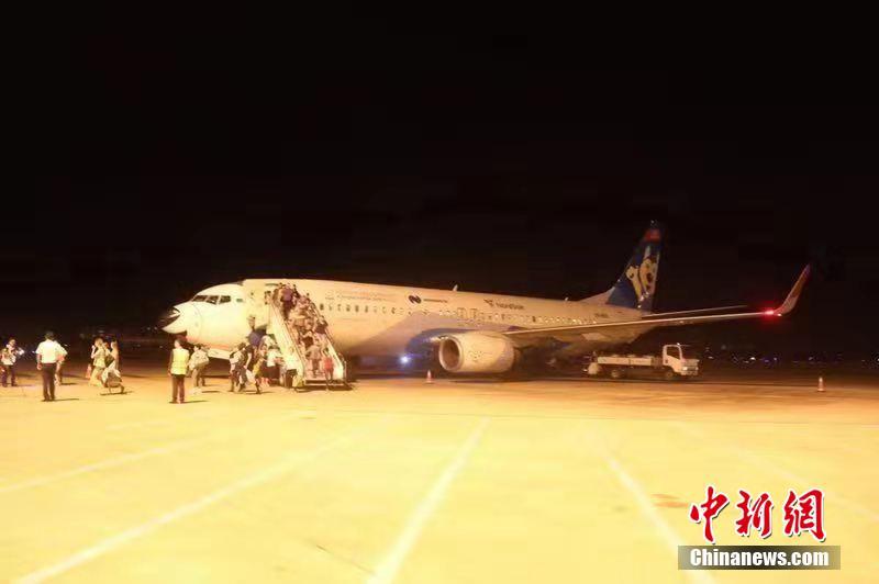 俄故障客机成功迫降 乘客换机安全抵达三亚