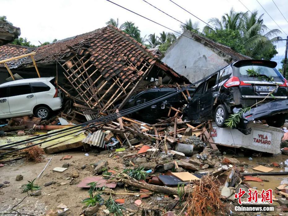 直击印尼巽他海峡海啸重灾区 屋倒车毁满目疮夷