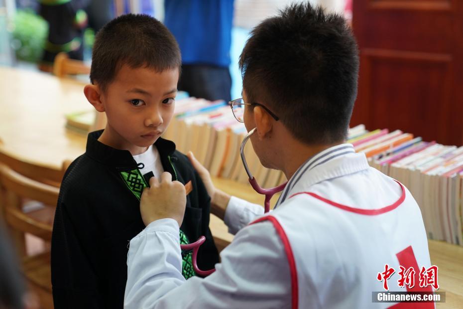 世界红十字日 中国红基会在广西百色开展先心病筛查救助