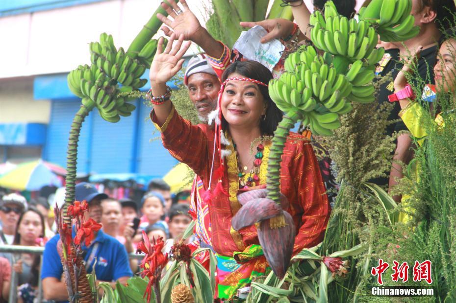 第34届菲律宾达沃丰收节举行庆典大游行