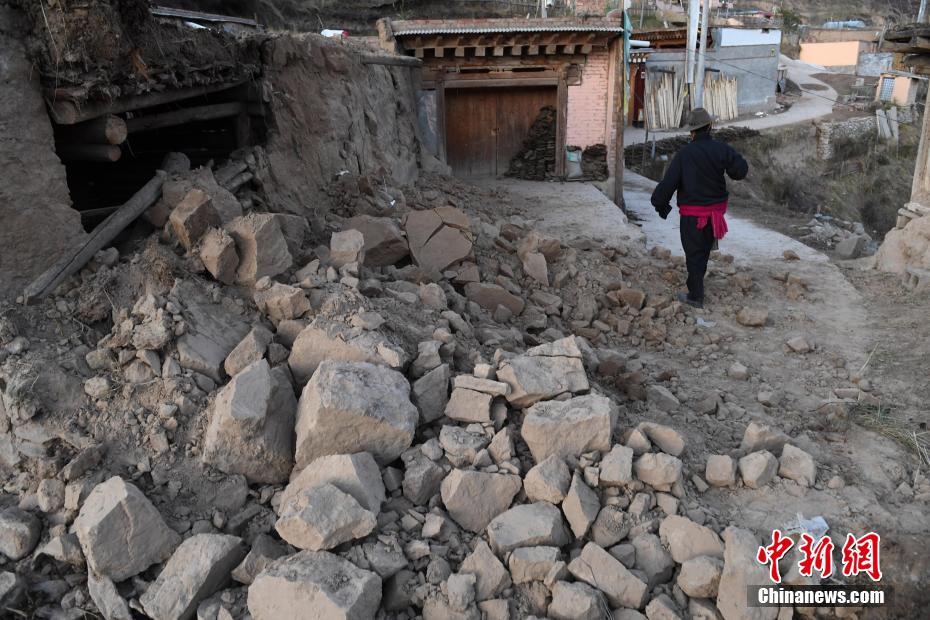 甘肃夏河5.7级地震：居民房屋坍塌受损