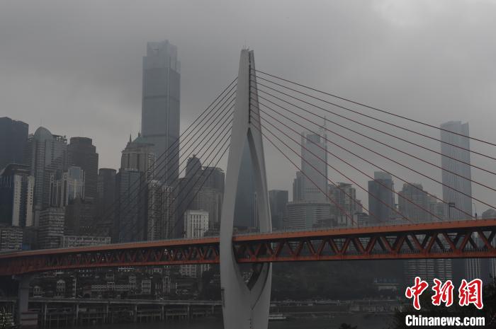 重庆主城被大雾笼罩