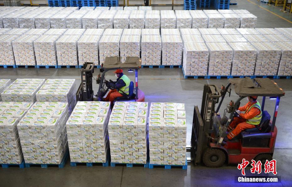 内蒙古支援湖北省抗击疫情 捐赠200吨牛奶400吨肉