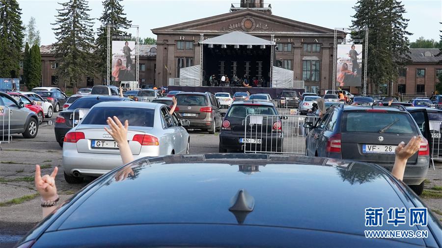 拉脱维亚：疫情下的“汽车音乐节”