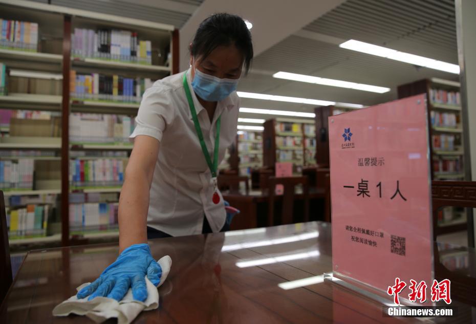 北京公共图书馆：工作人员定期进行防疫消杀