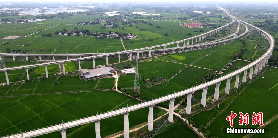 成兰铁路四川段建设稳步推进