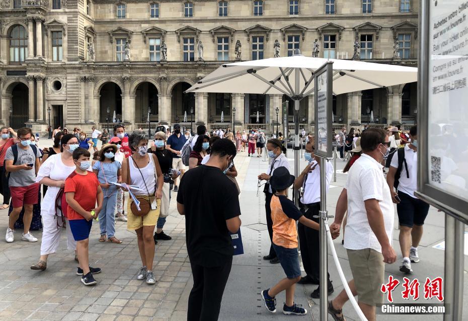 法国巴黎正式推行户外强制戴口罩