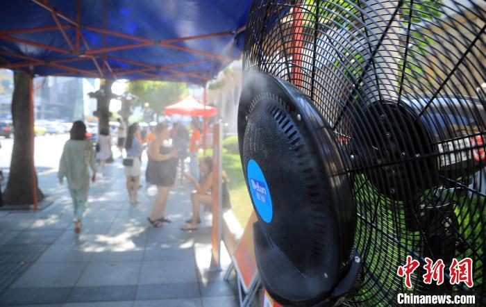 上海进入“烧烤”模式 最高气温连续9天超过35℃