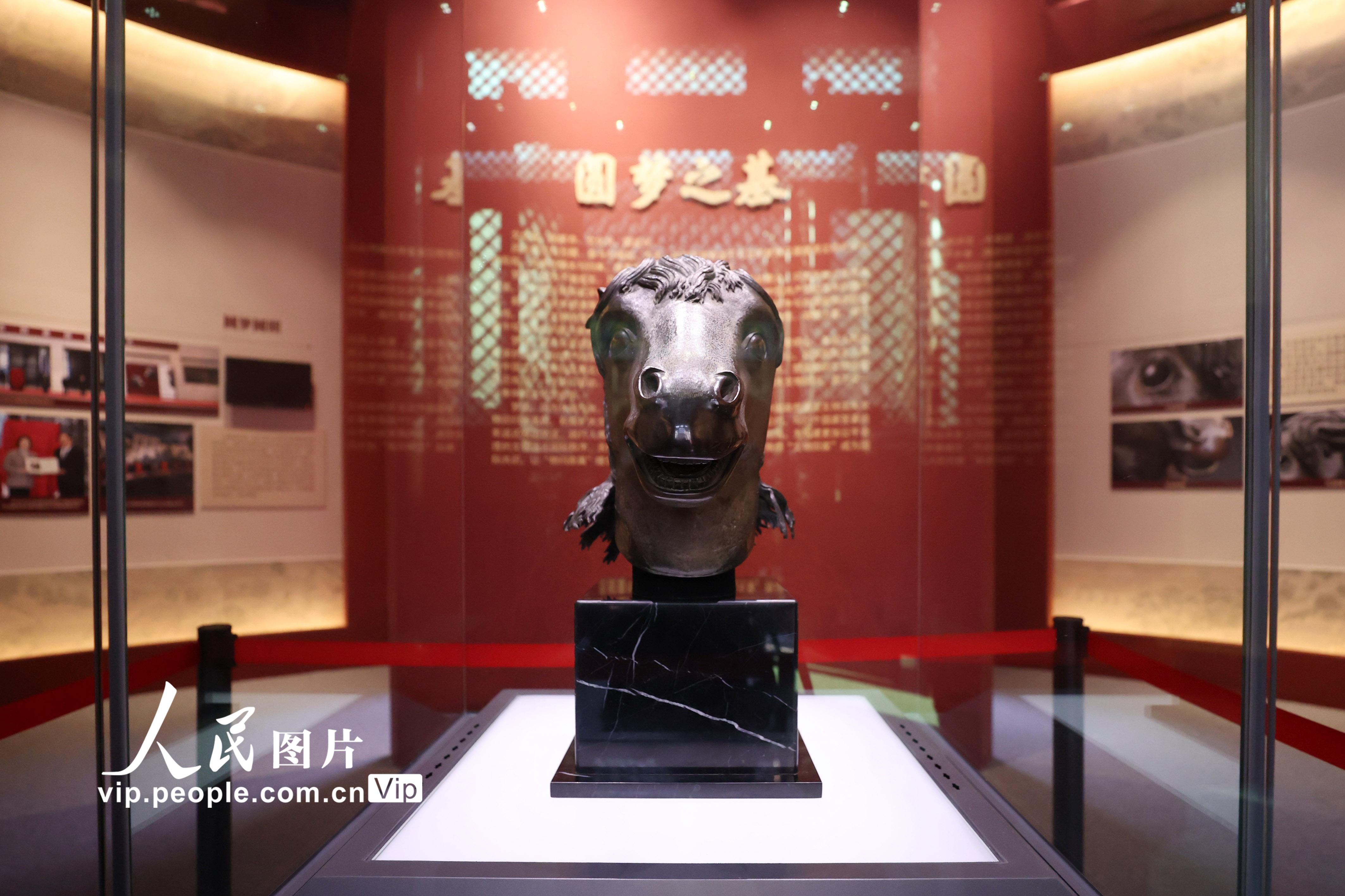 北京：马首铜像入藏圆明园