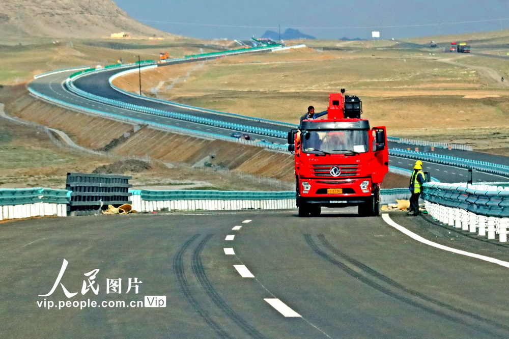 京新高速“最后一公里”巴里坤至木垒段顺利推进