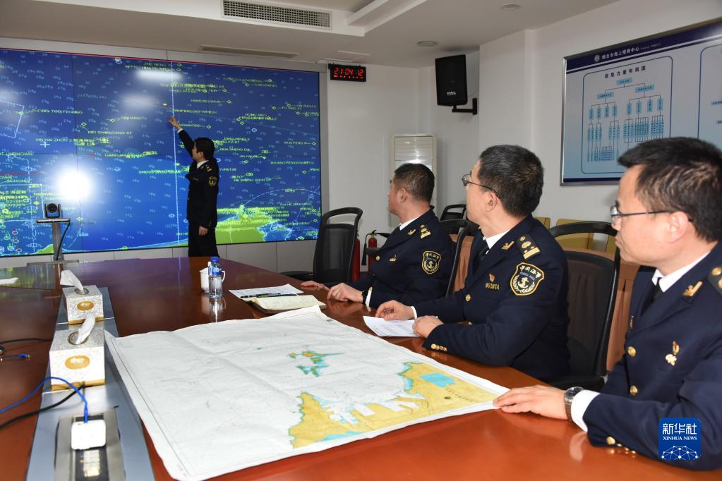 山东烟台海域一载有14人货船沉没 搜救仍在进行