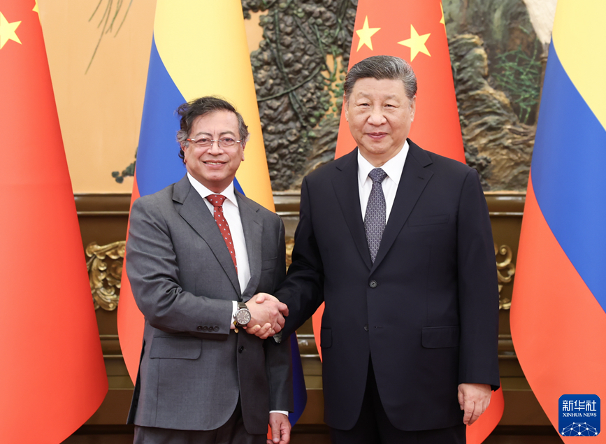 习近平会见哥伦比亚总统佩特罗
