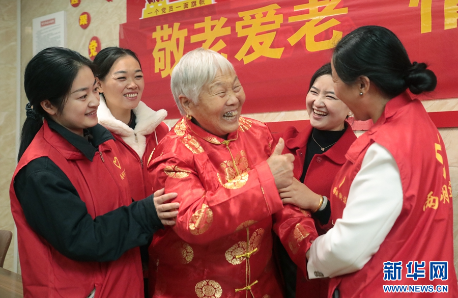 河南：情暖重阳