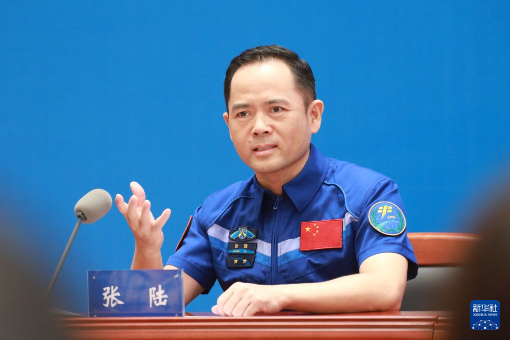 神二十一乘组&ldquo;最长太空出差&rdquo;归来后首次公开亮相 