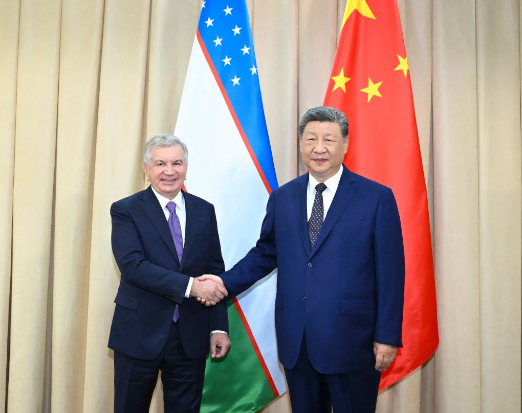 习近平会见乌兹别克斯坦总统米尔济约耶夫