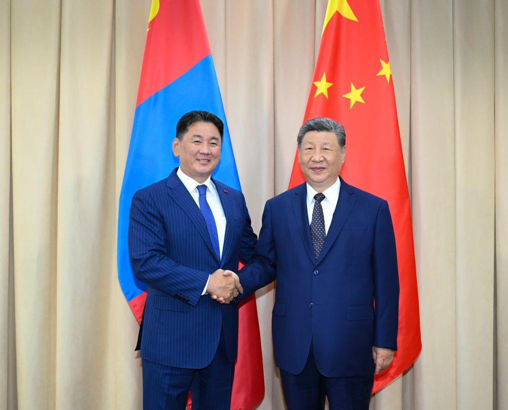 习近平会见蒙古国总统呼日勒苏赫